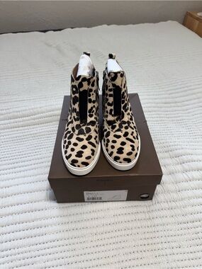 NIB Linea Paolo Anna Leopard Calf Hair Wedge Sneakers Size 8.5 M